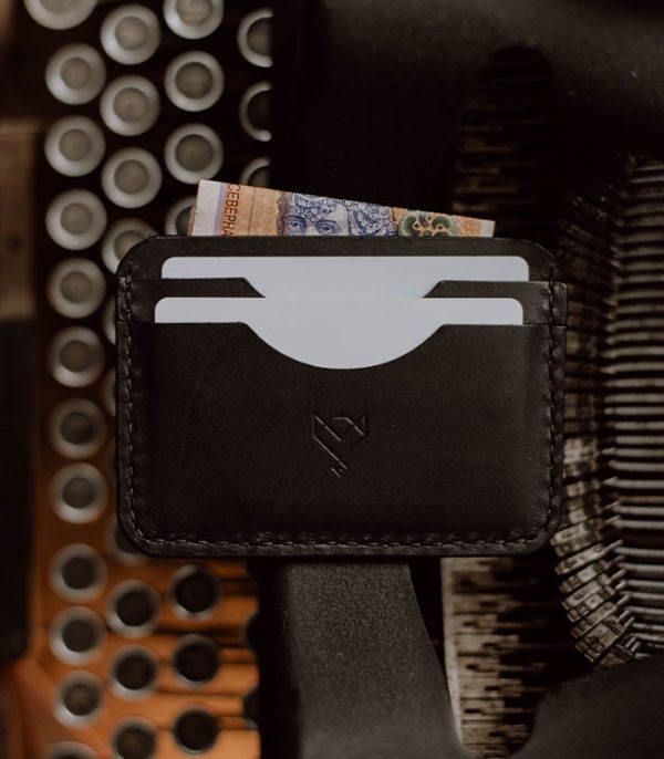 V07 Black (Italian waxy cowhide)