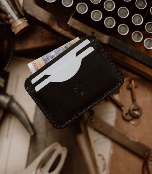 V07 Black (Italian waxy cowhide)