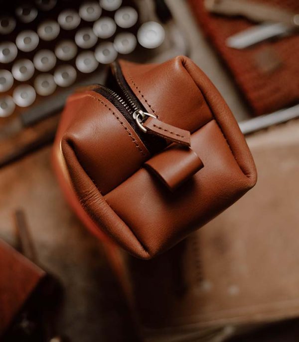Dopp Kit Light Brown (italian waxy cowhide)
