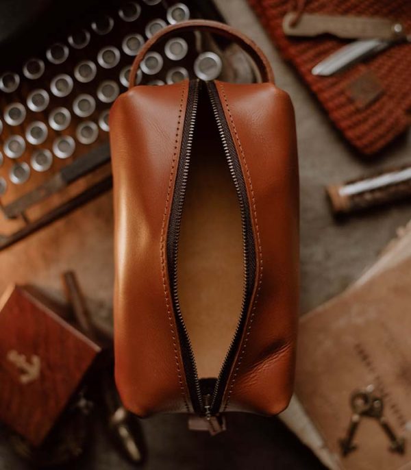 Dopp Kit Light Brown (italian waxy cowhide)