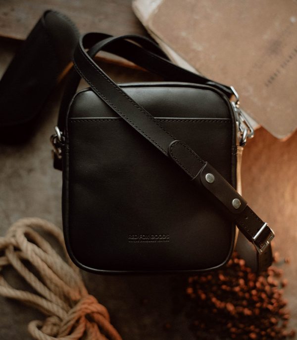 Shoulder Bag L Black (Italian Waxy Cowhide)