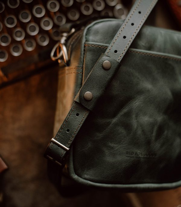 Shoulder Bag L Green Waxy (Italian Waxy Cowhide)