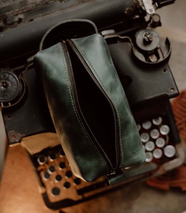 Dopp Kit Green (Italian Waxy Cowhide)