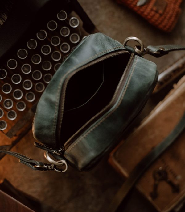 Shoulder Bag L Green Waxy (Italian Waxy Cowhide)