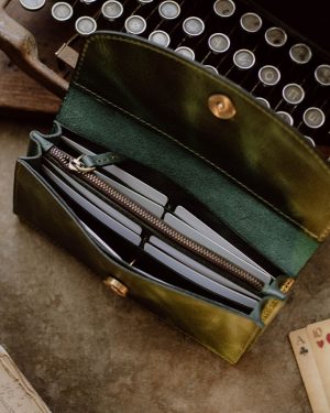 V04 Green (Italian Waxy Cowhide)