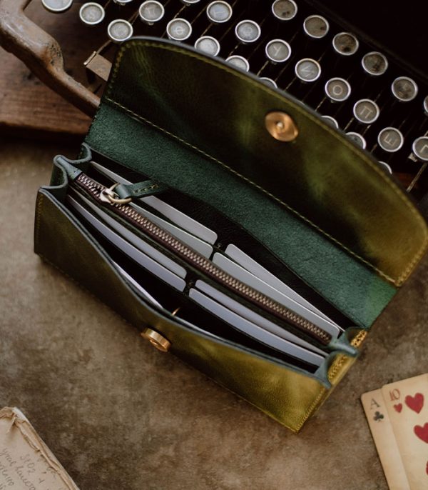V04 Green (Italian Waxy Cowhide)