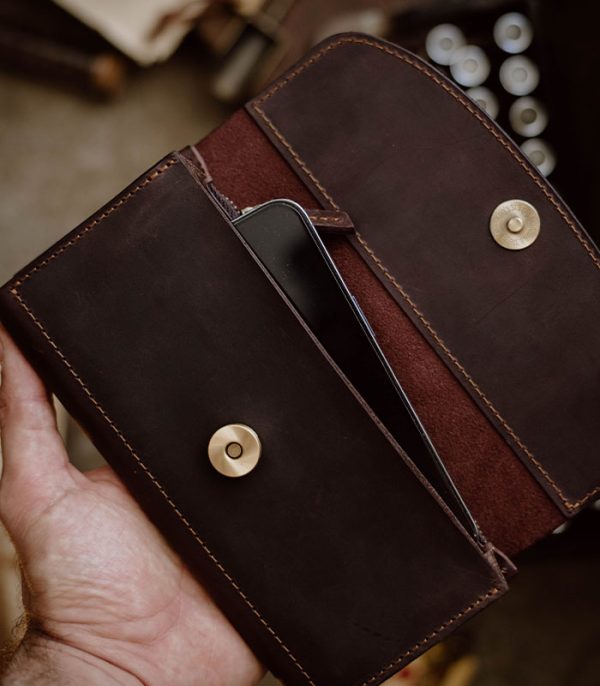 V04 Dark Brown (Crazy Horse Leather)
