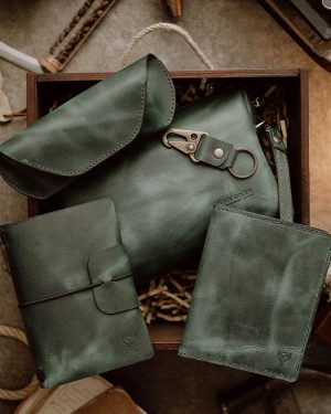 Travel Bundle Green (Italian Waxy Cowhide)