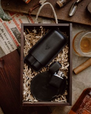 black cigar bundle Whiskey and Cigar Bundle Black (Italian Waxy Cowhide)