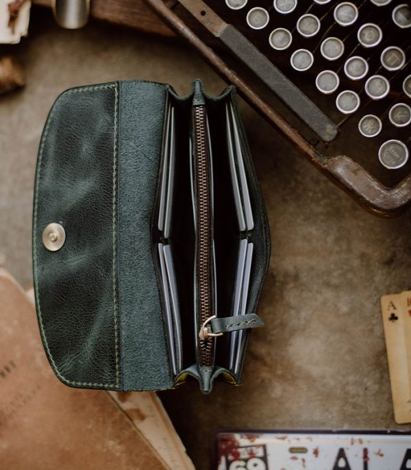 V04 Green (Italian Waxy Cowhide)