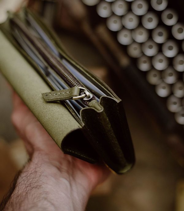 V04 Olive Green (Pueblo Leather)