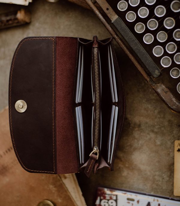 V04 Dark Brown (Crazy Horse Leather)