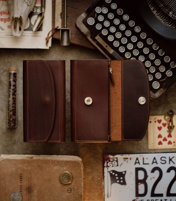 V04 Red Brown (Italian Waxy Cowhide)