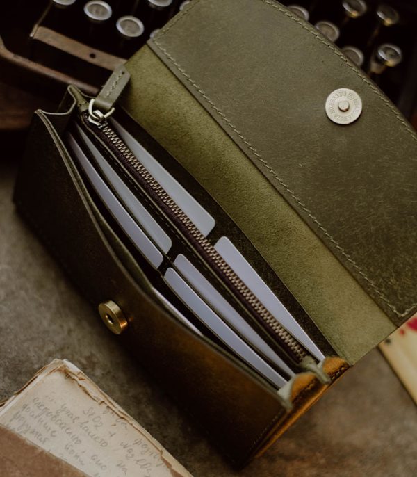 V04 Olive Green (Pueblo Leather)