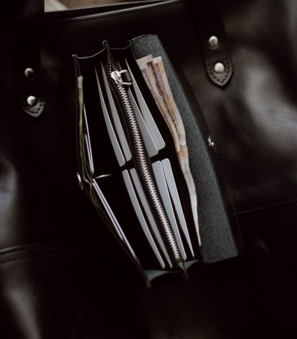 V04 Black (Italian Waxy Cowhide)