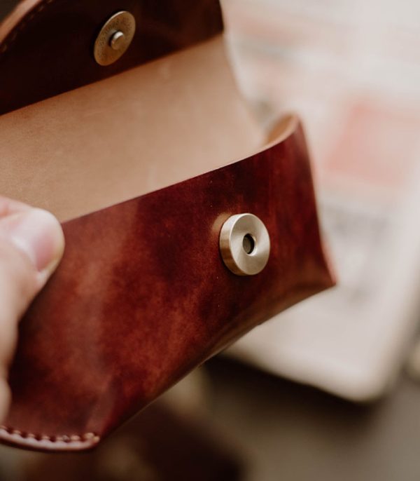 asgfasfg Sunglass Cover Cognac Museum (Shell Cordovan)
