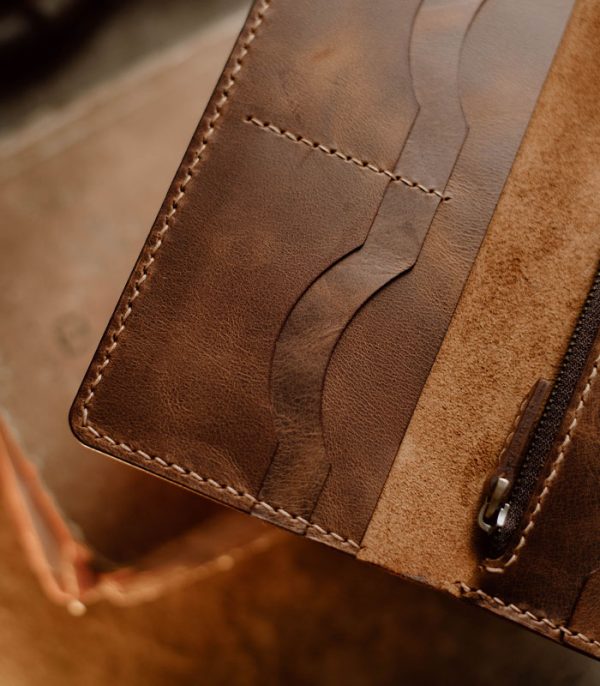 V02 Brown (Italian Waxy Cowhide)