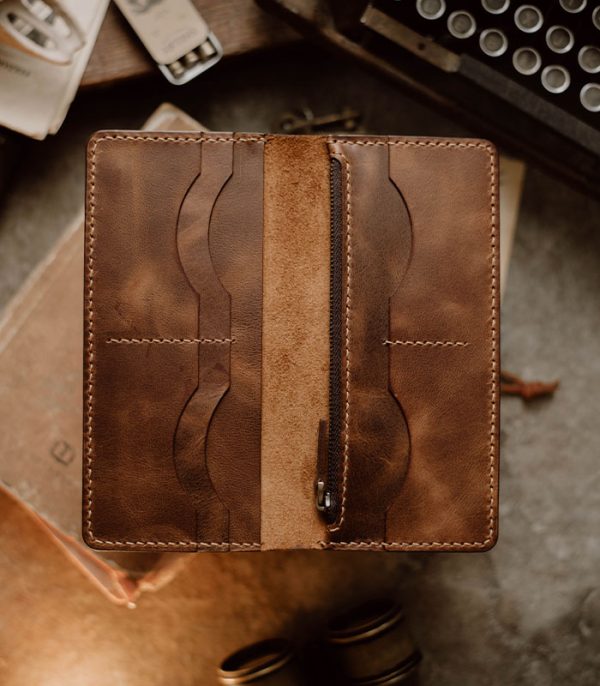 V02 Brown (Italian Waxy Cowhide)